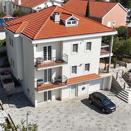 Iva Apartment